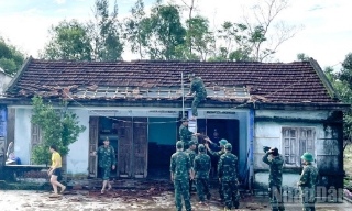 Khẩn trương khắc phục hậu quả của bão số 13